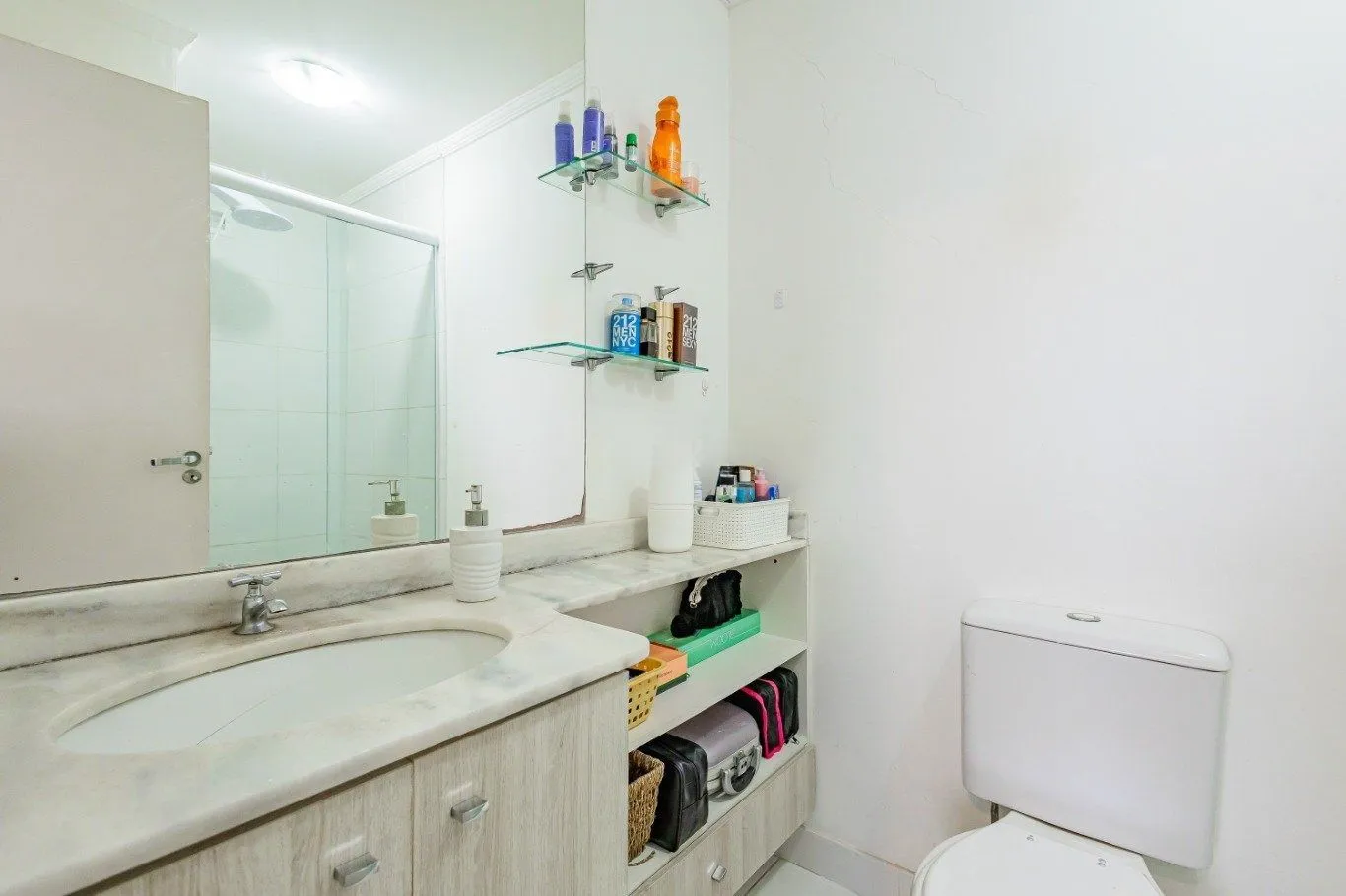 Imagem Apartamento 2 dormitórios, suíte e vaga - 65m² em Vila Ipiranga, Porto Alegre