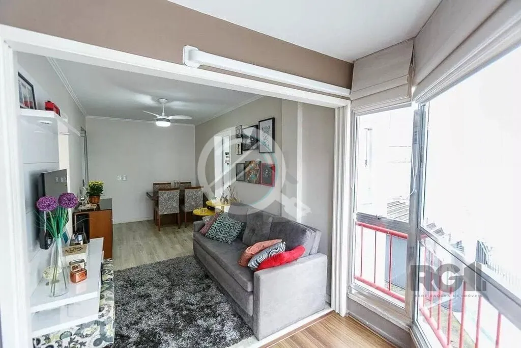 Apartamento Amplo e Aconchegante no Bairro Azenha, Porto Alegre Se você busca conforto, praticidade...