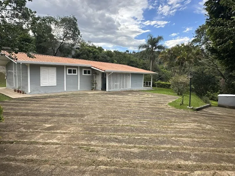 Imagem Belíssima Casa no Condomínio Porta do Sol com piscina e casa de hóspedes