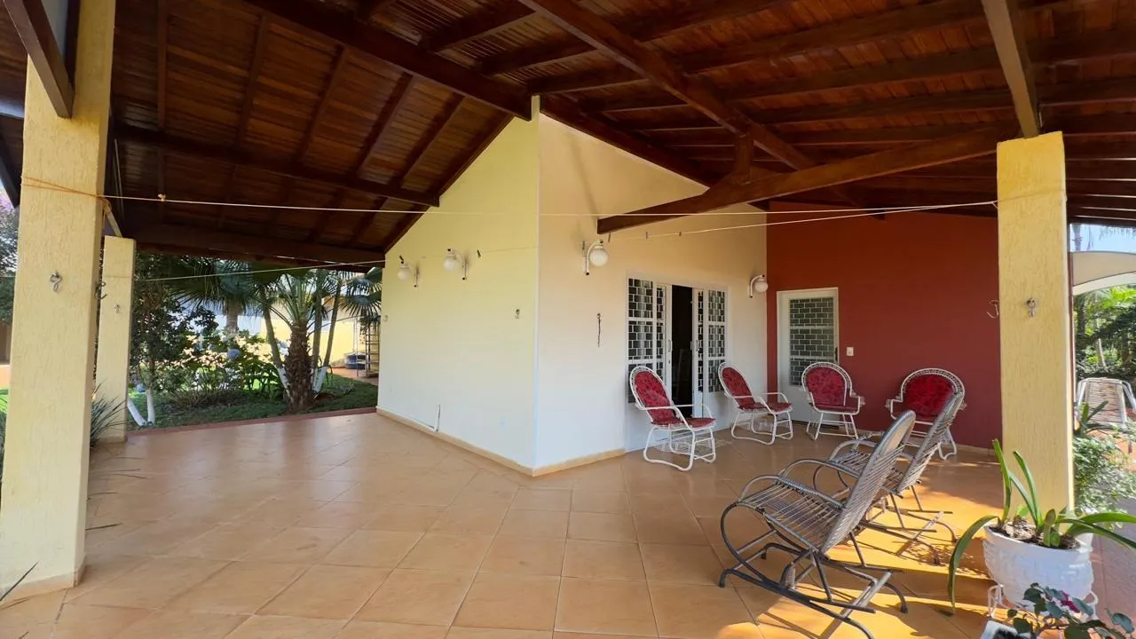 Imagem Imperdível casa de 5 quartos em condomínio no Estribo, Avaré-SP: 1 suíte, 1 sala, 4 banheiros, 4 vagas, 265m².