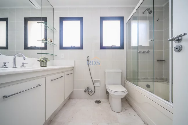 Imagem Venda de apartamento reformado com 4 dormitórios, sendo 2 suítes e duas vagas.
