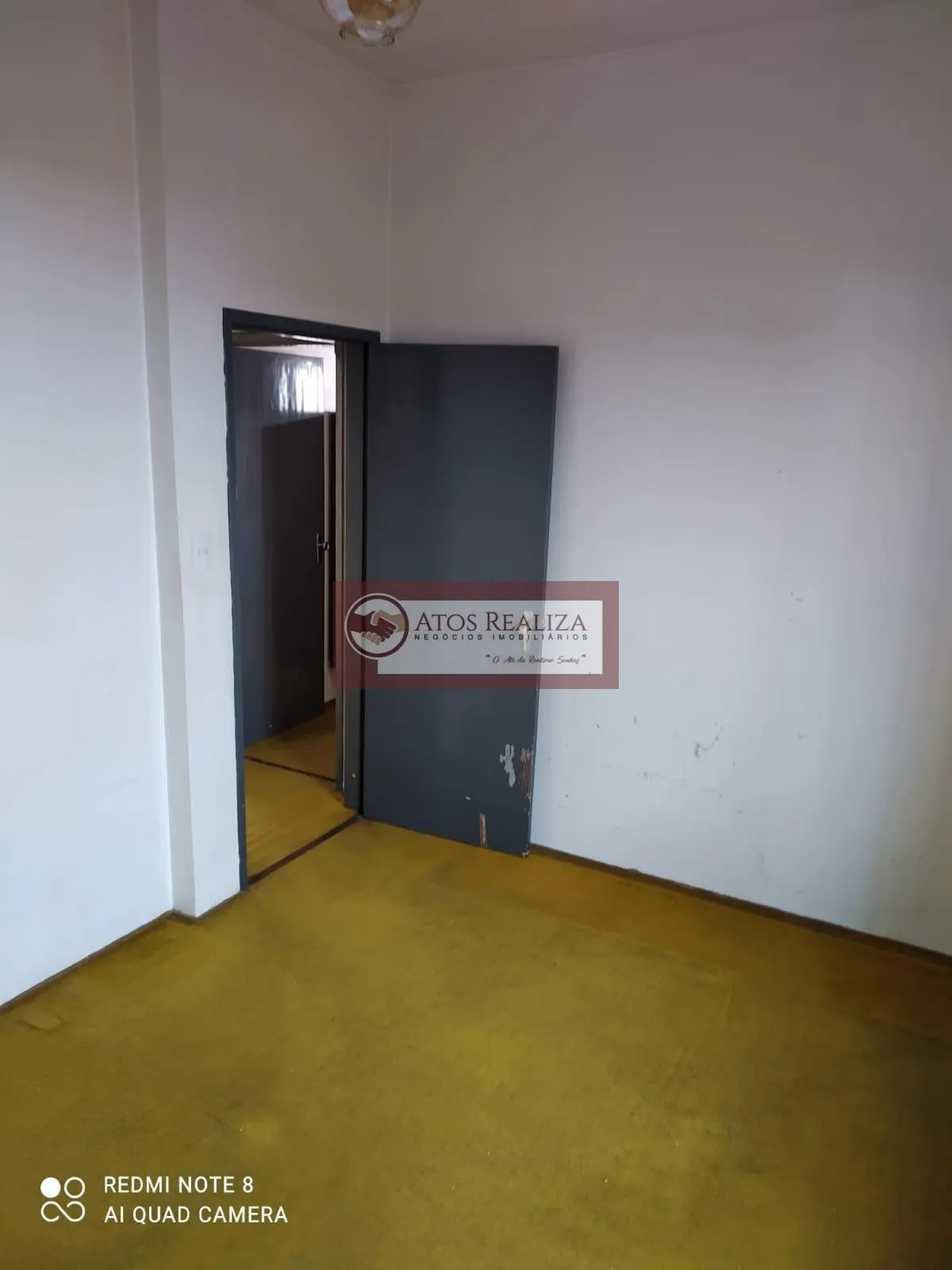 Imagem Exclusivo: Oportunidade Rara a venda no centro da Cidade Dutra. Vendo casa térreo no coração da cidade Dutra, São 320m² de tereno, 170m² de construção, necessita reforma, imóvel para investir, São 4 Dormitórios, 2 salas, 2 banheiros, despensa, quintal amp