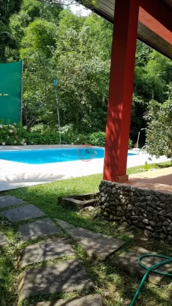 Imagem CASA COM 3 QUARTOS , SALA ESTAR ,SALA DE JANTAR, PISCINA, LAVANDERIA , ACESSO AO RIO ,BANHEIROS, LAVABO,3 VAGAS,974 mt de terreno