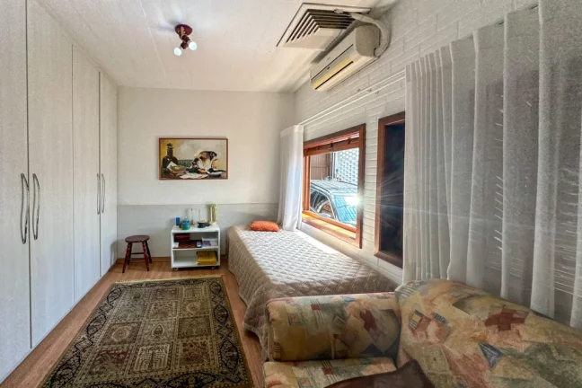 Imagem Casa para venda no bairro Três Figueiras em Porto Alegre