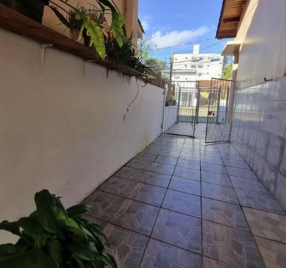 Imagem Casa de 2 dormitórios para venda ,pronta para morar no bairro Santo Antônio em Porto Alegre/RS.