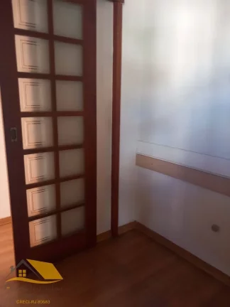 Imagem Vendo Apartamento no Centro com 2 Quartos mais Dependência Completa e ELevador
