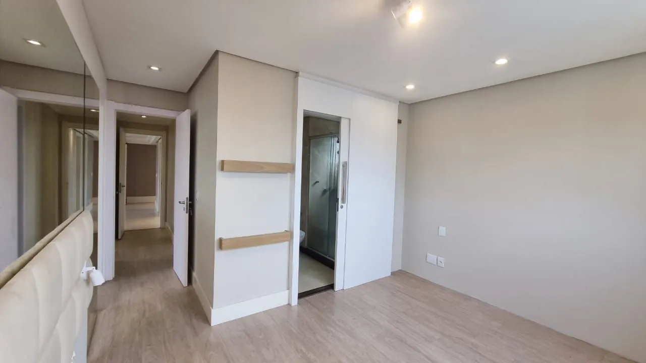 Imagem Apartamento 03 dormitórios, duas vagas individuais, edifício com infra, Bairro Cristal