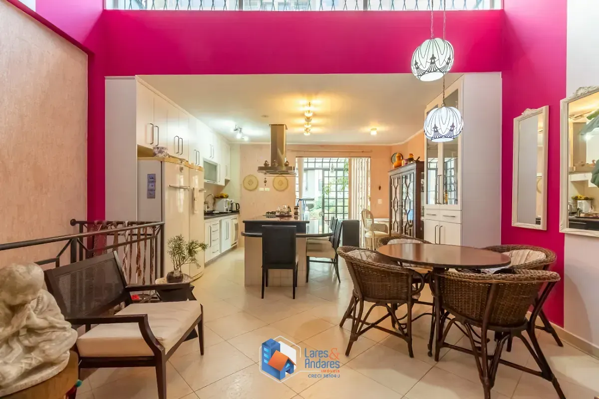 Imagem Sobrado para venda em Mirandópolis com 3 quartos, sendo 2 suítes, 234m²