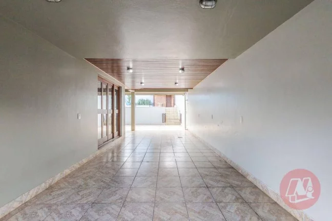 Imagem Casa de 208 m² com 4 quartos, 3 vagas e piscina.