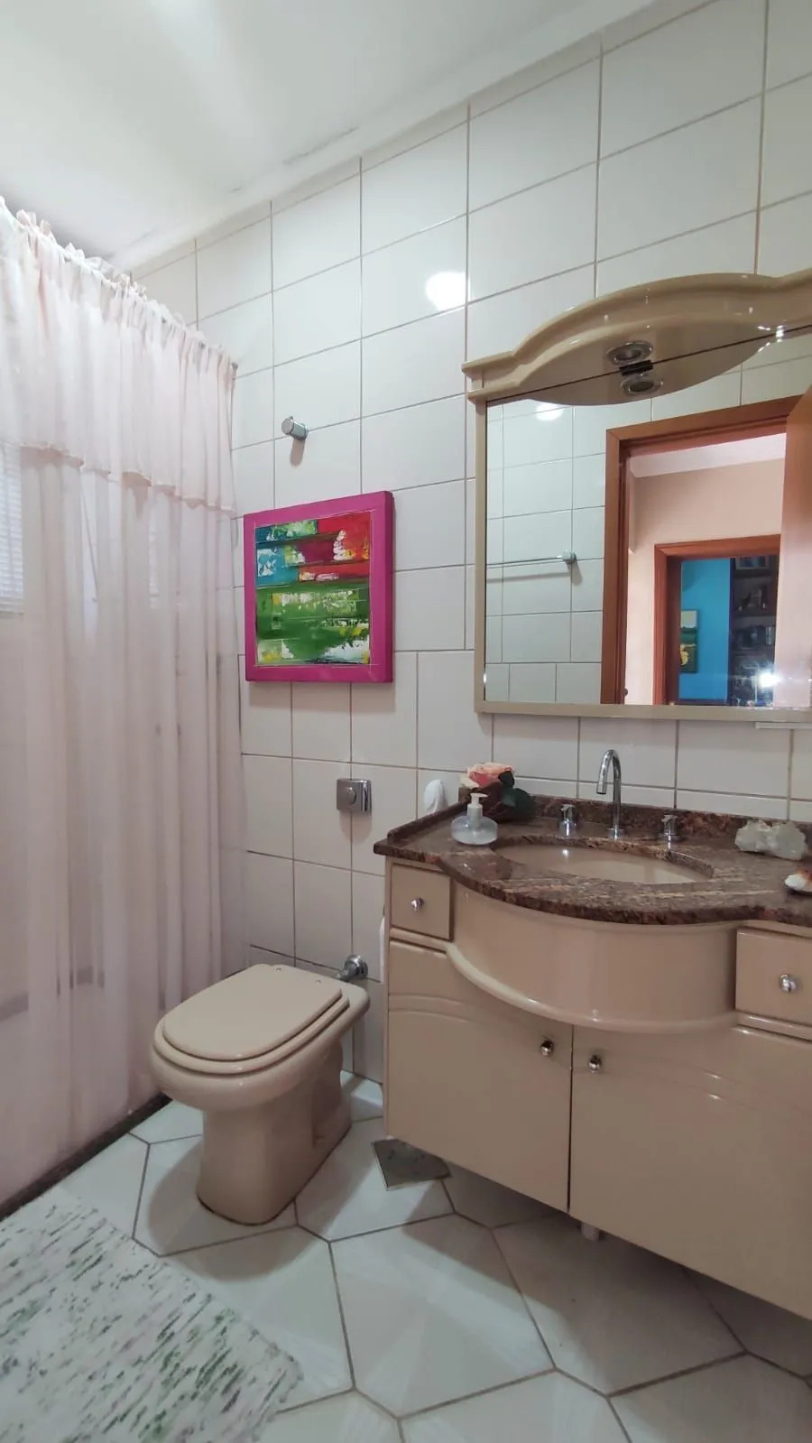 Imagem Casa com 4 Quartos e 2 banheiros e 2 Suites à Venda, 153 m² por R$ 990.000