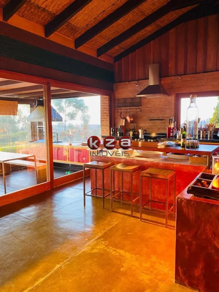 Imagem Imperdível Casa de Luxo com 4 Suítes e 15 Vagas de Garagem em Cunha-SP, Bairro Mato Escuro - 672m² de Pura Elegância!