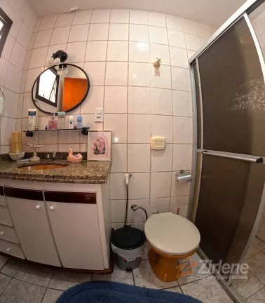 Imagem Apartamento 02 Quartos de fundos em prédio a beira mar.