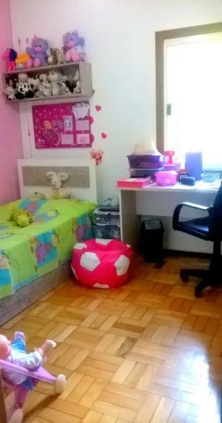 Imagem Sobrado para Venda - 240m², 3 dormitórios, sendo 1 suites, 1 vaga - Partenon
