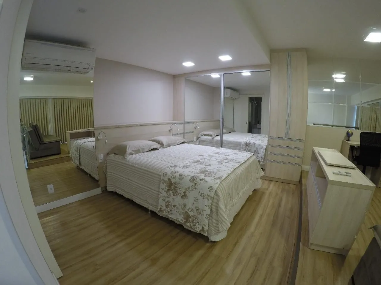 Imagem Vende-se apartamento duplex com 1 quarto , 64m² e 2 vagas - Praia de Belas