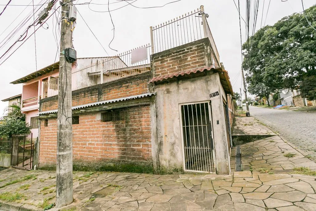 Imagem Casa de 2 dormitórios à venda Bairro no Vila Nova - Porto Alegre