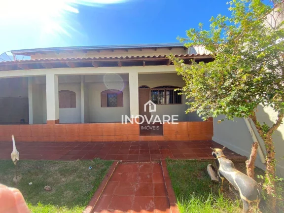 Imagem Casa com 3 dormitórios à venda, 270 m² por R$ 400.000,00 - Alvorada - Araporã/MG