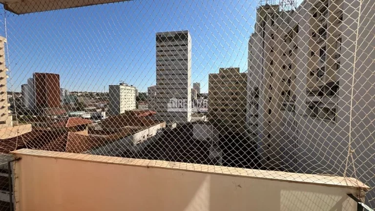 Imagem Apartamento com 3 dormitórios no Condomínio Edifício Pedro Salomão, no Centro de Uberaba!