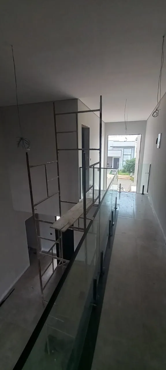 Imagem Sobrado Luxuoso no Villagio Wanel - 3 Suítes, Piscina e Acabamento de Primeira