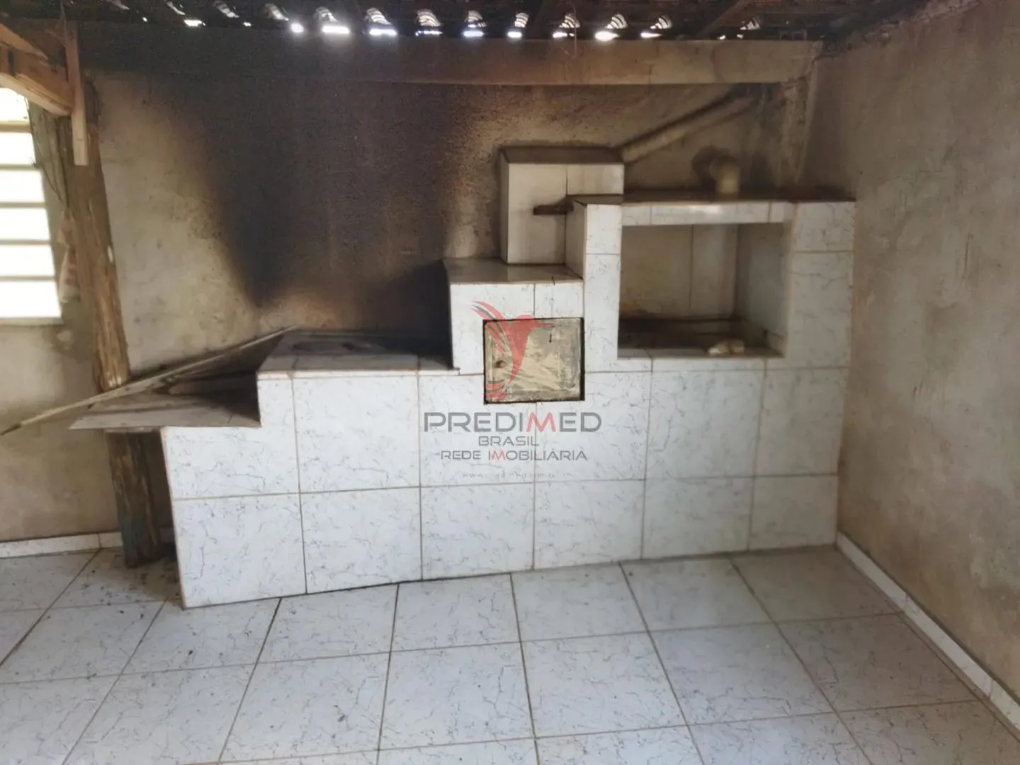 Imagem São 1.000 m2 de terreno com casa pequena