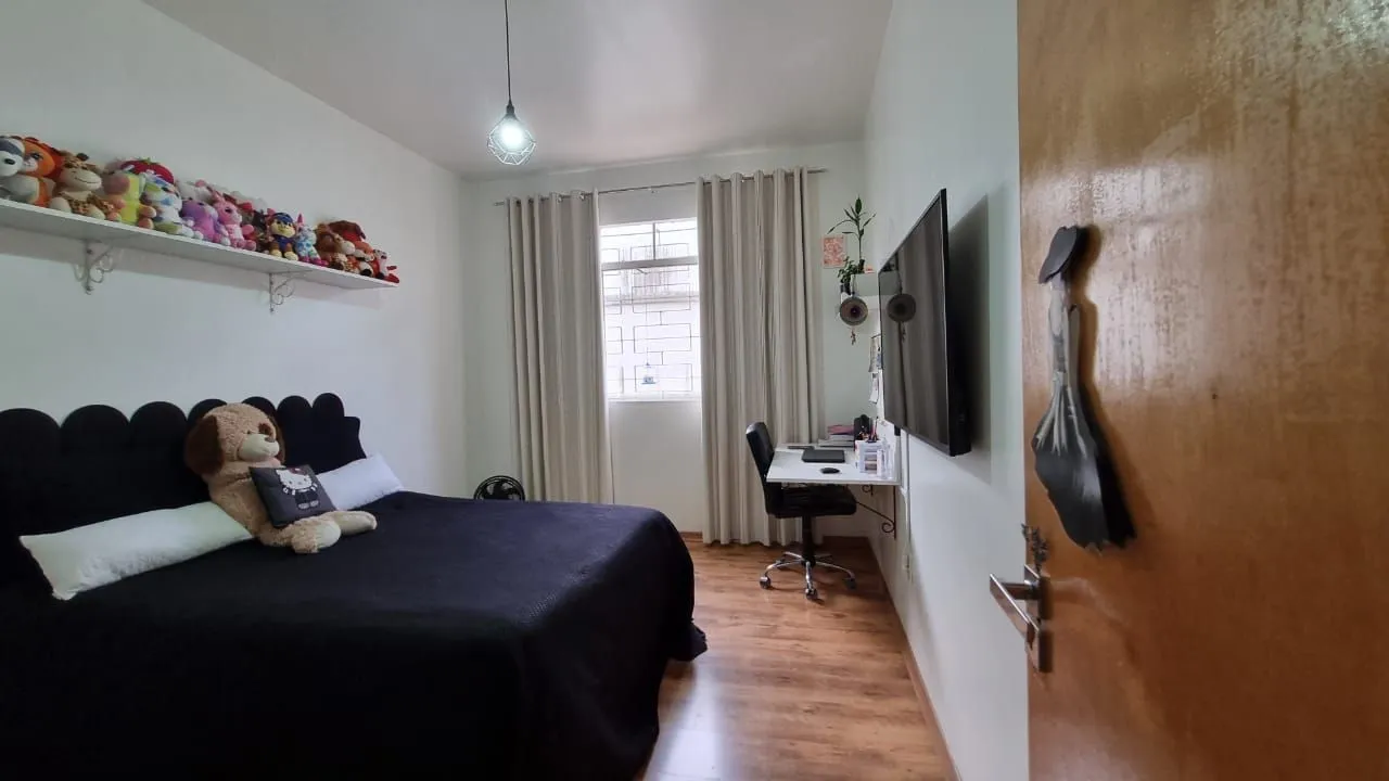 Imagem Aproveite o sol e a vista, apartamento para venda de frente com sacada, 2 dormitórios com 1 vaga no bairro Santana em Porto Alegre/RS.