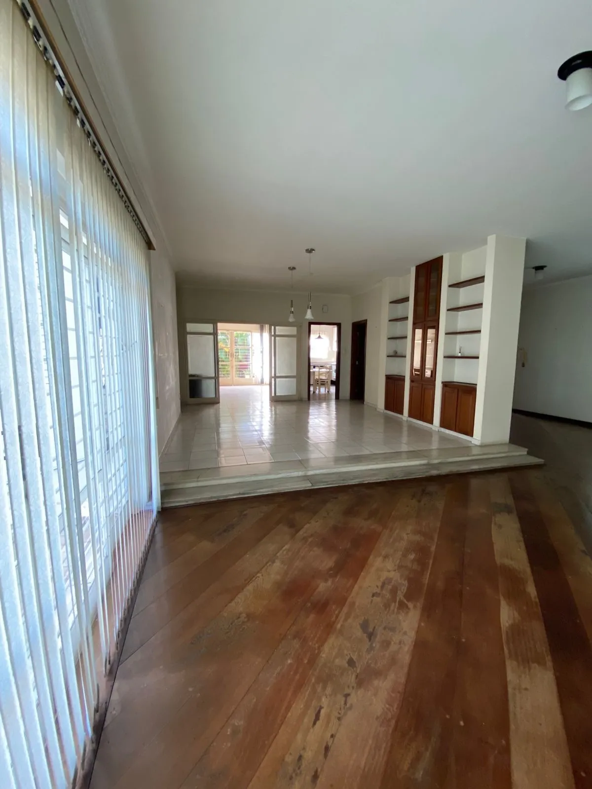 Imagem Prédio Comercial para alugar em Parque Campolim de 384.60m² com 6 Garagens