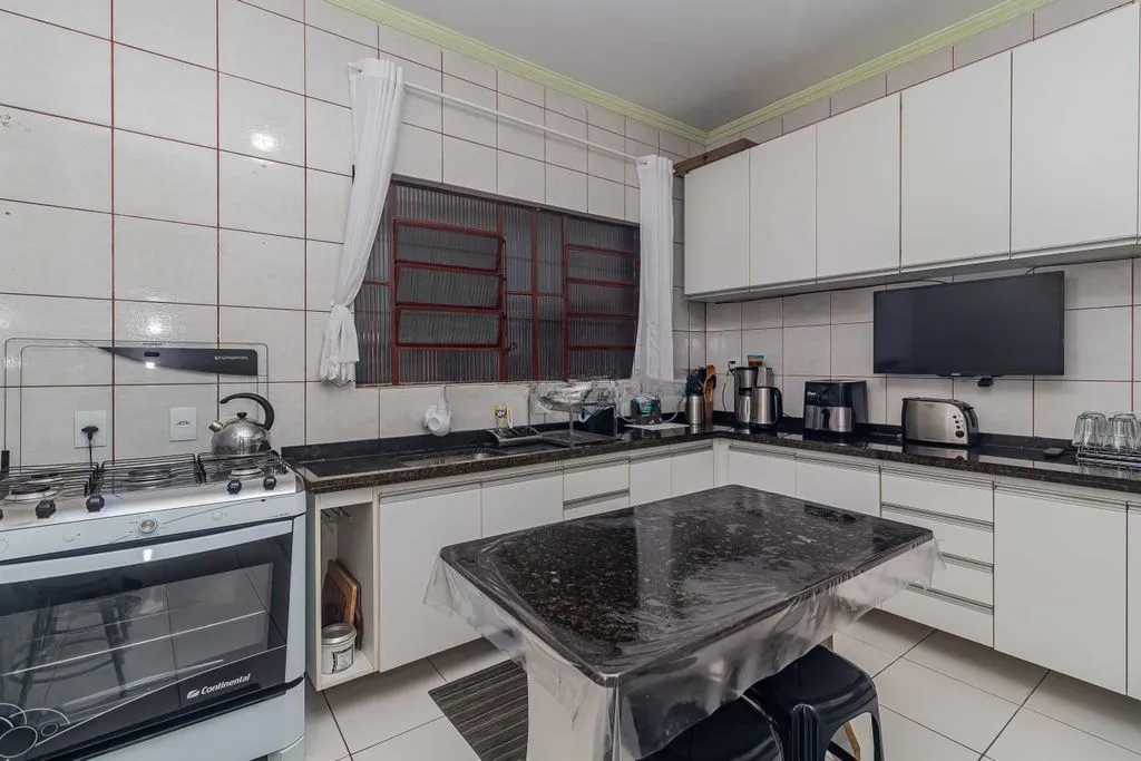 Imagem Casa de 3 dormitórios à venda Bairro Rubem Berta - Porto Alegre