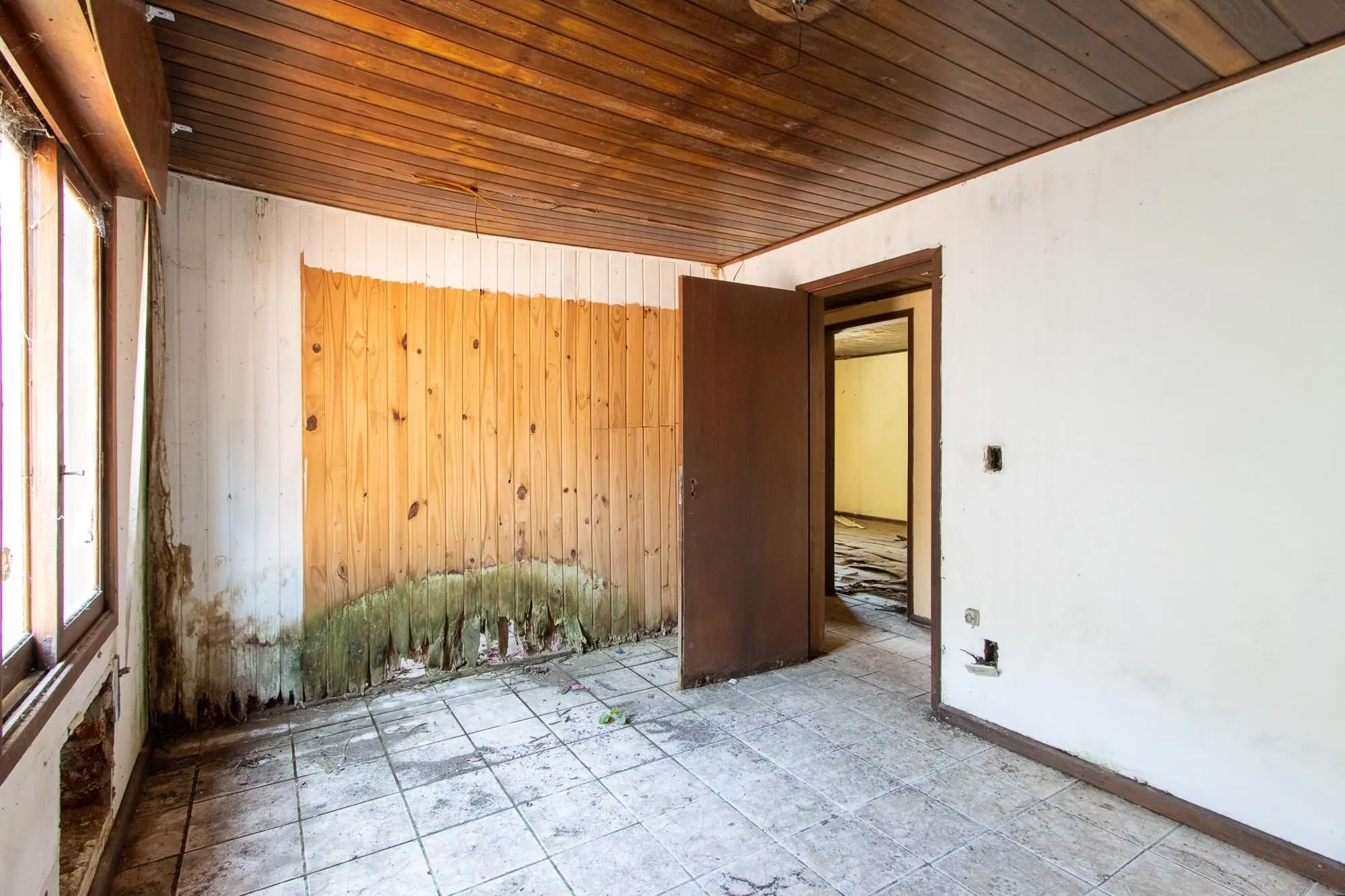 Imagem Casa para Venda - 320m², 3 dormitórios, sendo 1 suites, 4 vagas - Cristal