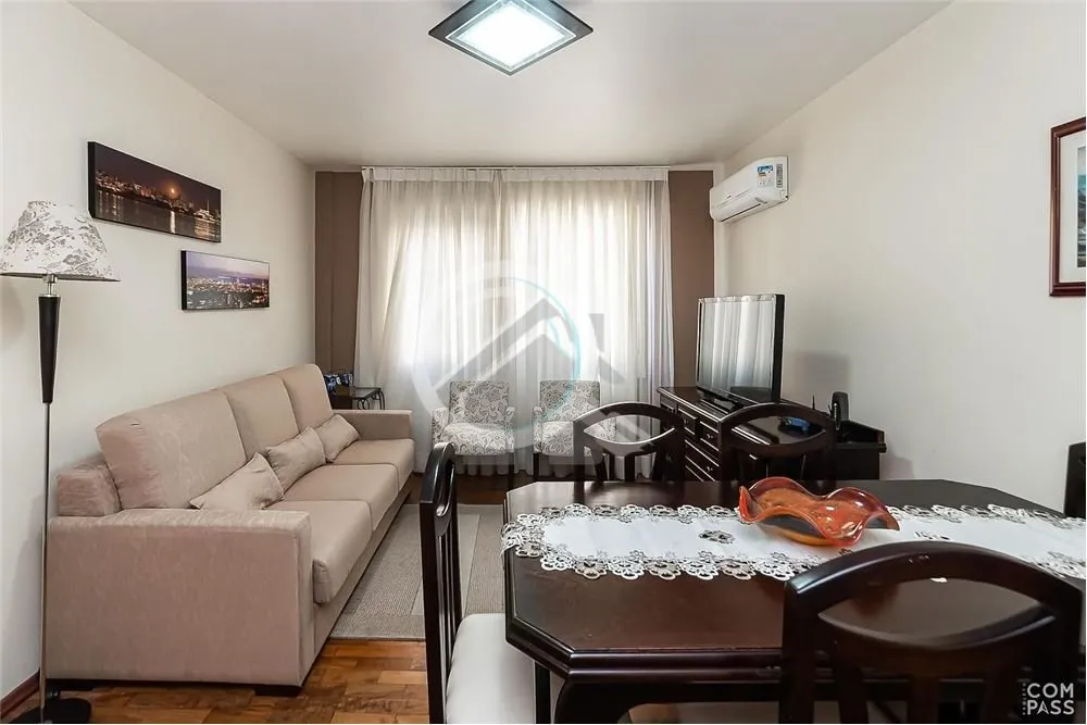 Imagem O apartamento localizado na Av. Getúlio Vargas, no bairro Menino Deus, é uma opção interessante ...
