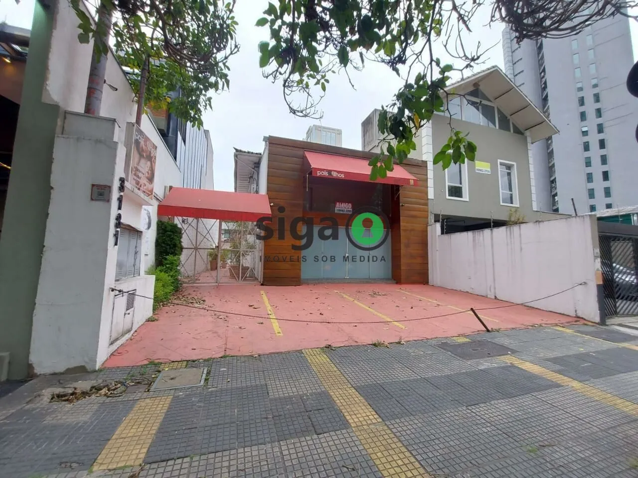 Imagem Casa Comercial para Locação em Pinheiros, com 350m² com 8 vagas, Sem mobilia