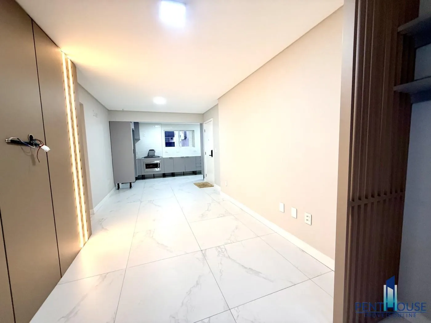 Imagem Apartamento Zona Central para Venda em Balneário Camboriú, CENTRO, 3 dormitórios, 1 suíte, 2 banheiros, 1 vaga