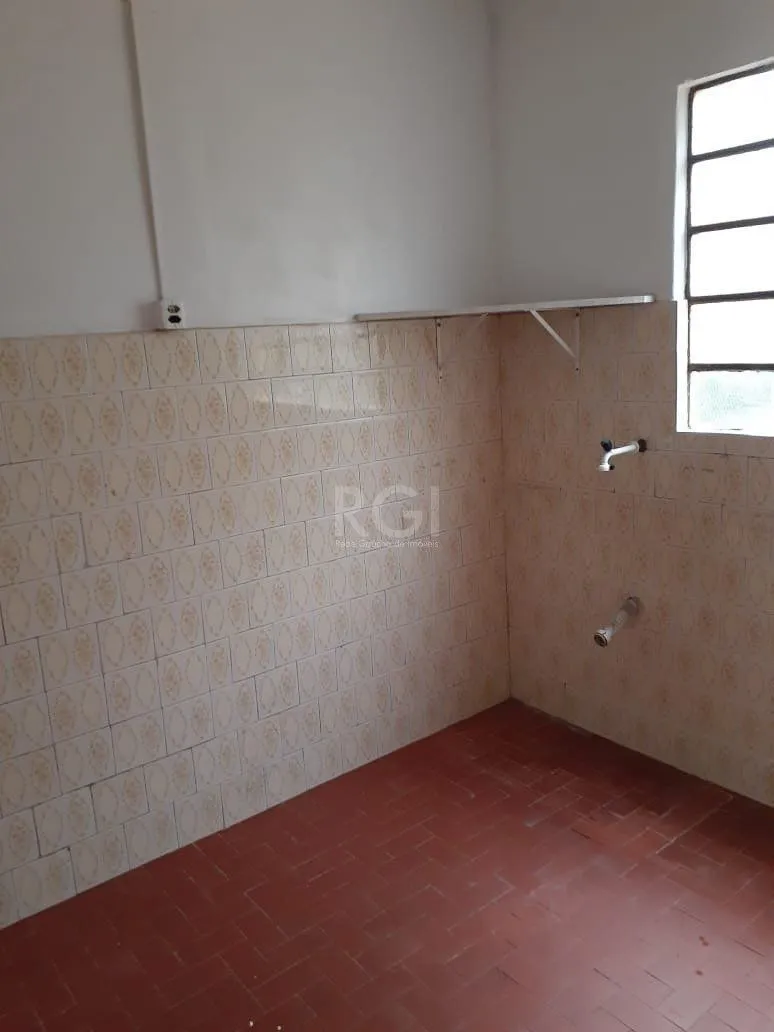 Imagem Casa para Venda - 80m², 2 dormitórios, 3 vagas - Belém Novo