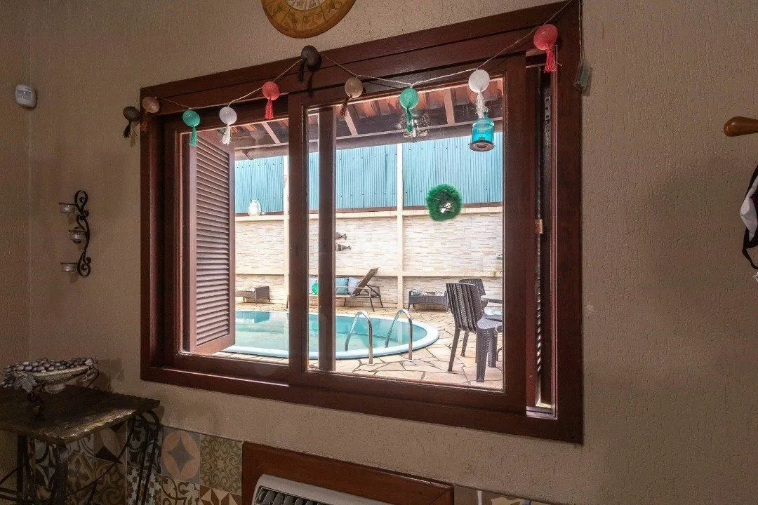 Imagem Casa para Venda com 3 dormitórios, sendo 1 suites e 4 vagas no bairro Ipanema