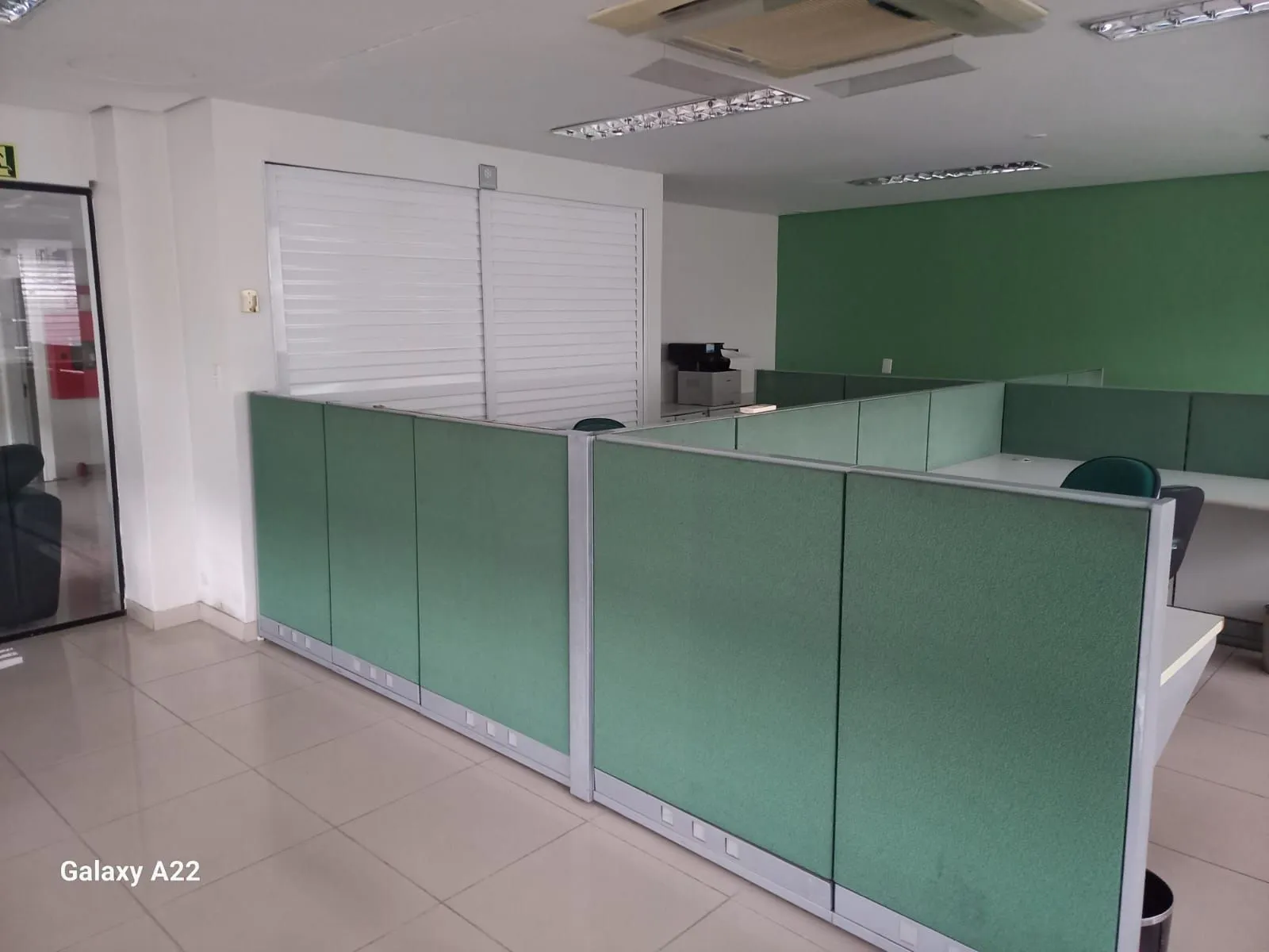 Imagem MÁFFER IMÓVEIS ALUGA LOJA / PRÉDIO COMERCIAL - AV. SERTÓRIO | PORTO ALEGRE/RS Área total: 1.200 m² Aluguel: R$ 48.000/mês Diferenciais do Imóvel Altíssima visibilidade Testada ampla com vitrine Fluxo intenso de veículos