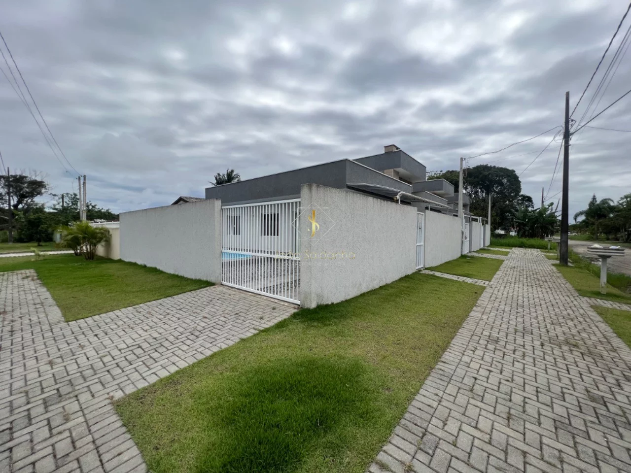 Imagem Casa para locação temporada em Guaratuba com Piscina para 8 pessoas (disponível para ano novo)