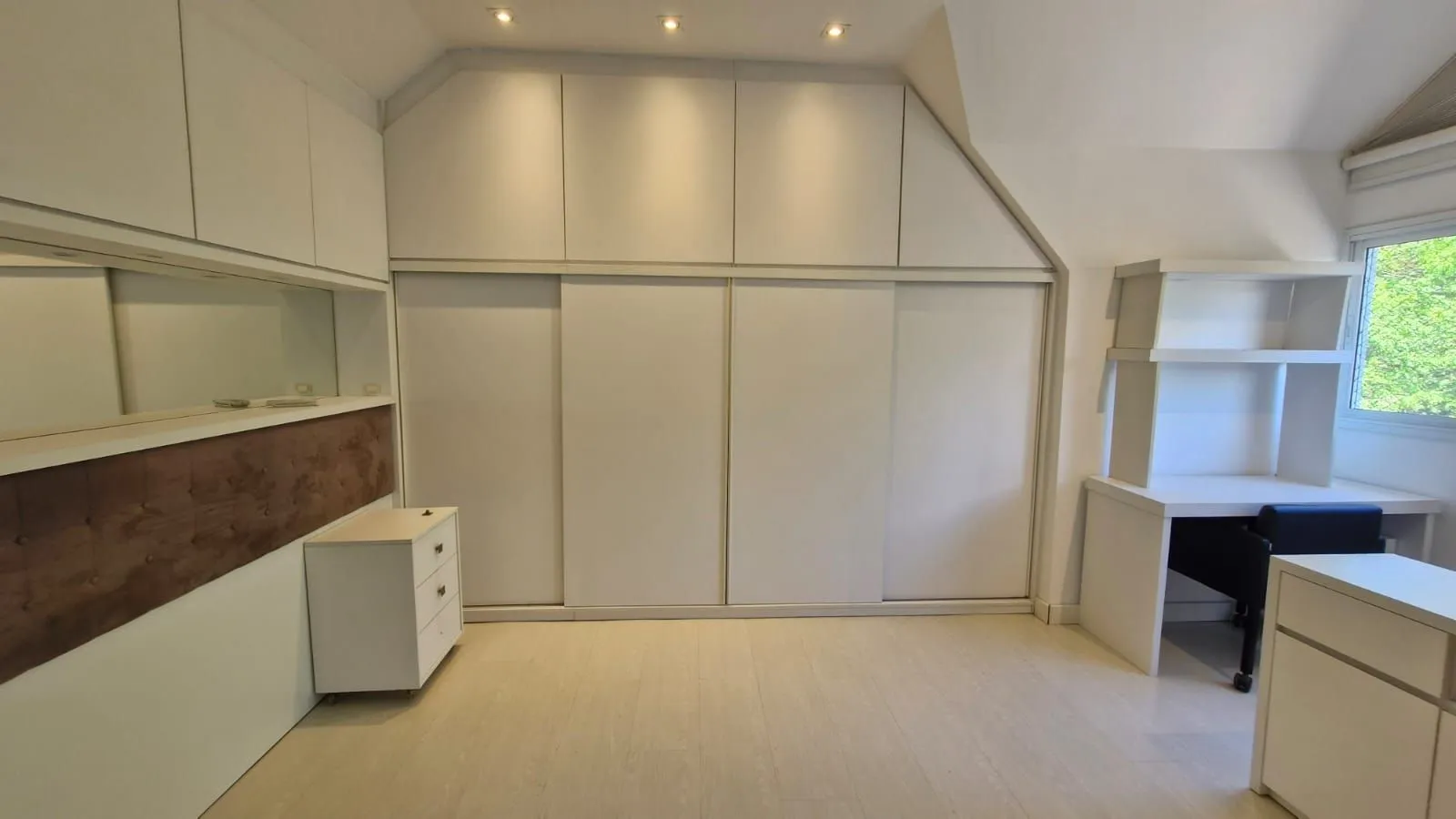 Imagem Casa em Condominio fechado, 5 dormitórios com infraestrutura completa