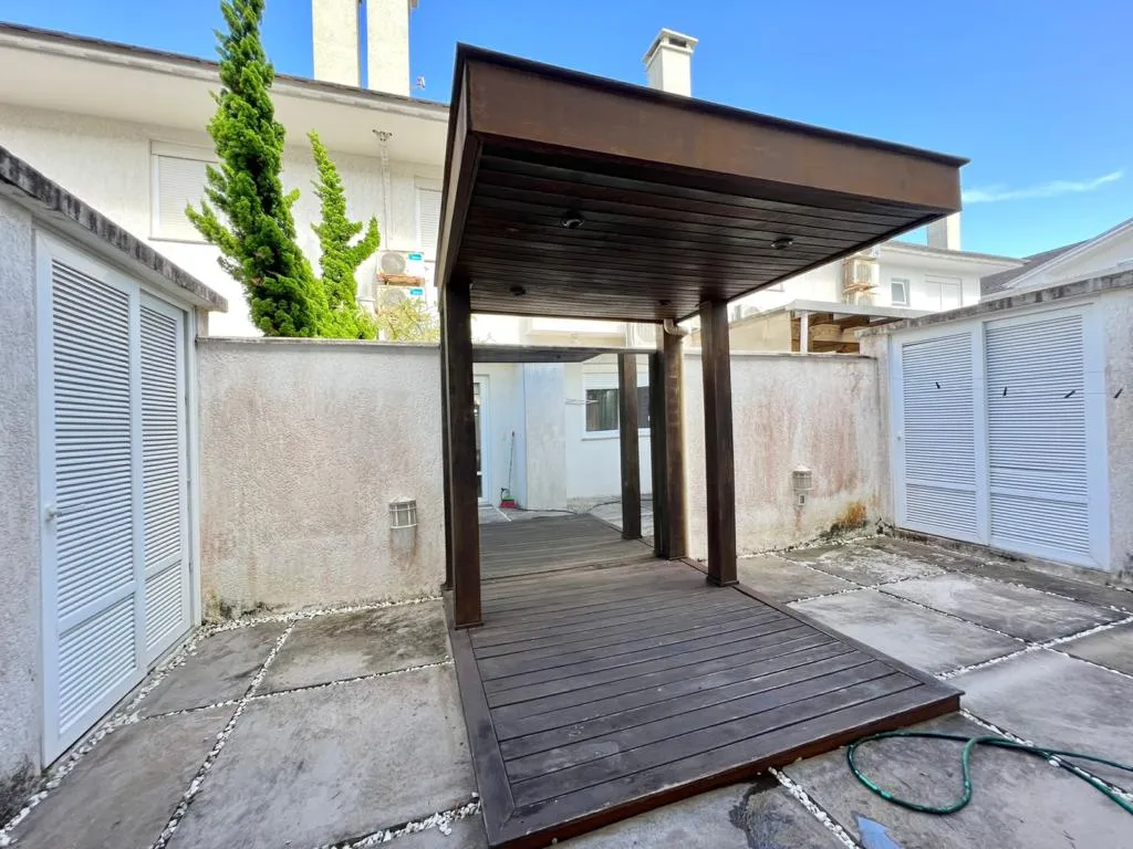 Imagem Casa em Condominio 5 Dormitórios - Bairro --