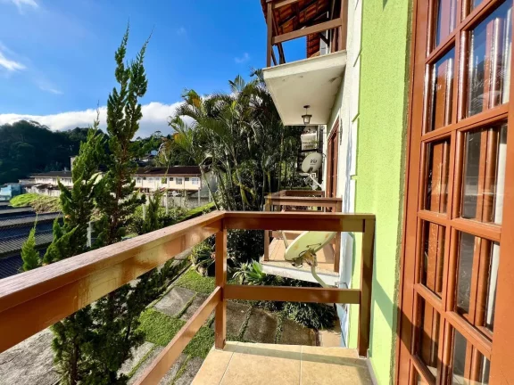 Imagem Casa para Venda em Teresópolis, Bom Retiro, 4 dormitórios, 1 suíte, 3 banheiros, 2 vagas