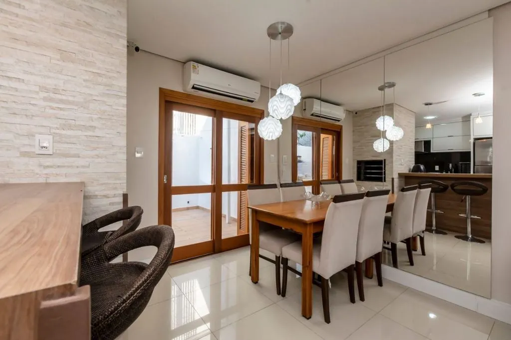 Imagem Casa de 2 dormitórios à venda no Bairro na Lomba do Pinheiro - Porto Alegre