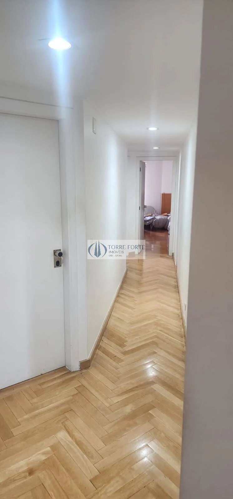Imagem Lindo apartamento com 4 dormitórios, varanda e 3 vagas em Indianópolis