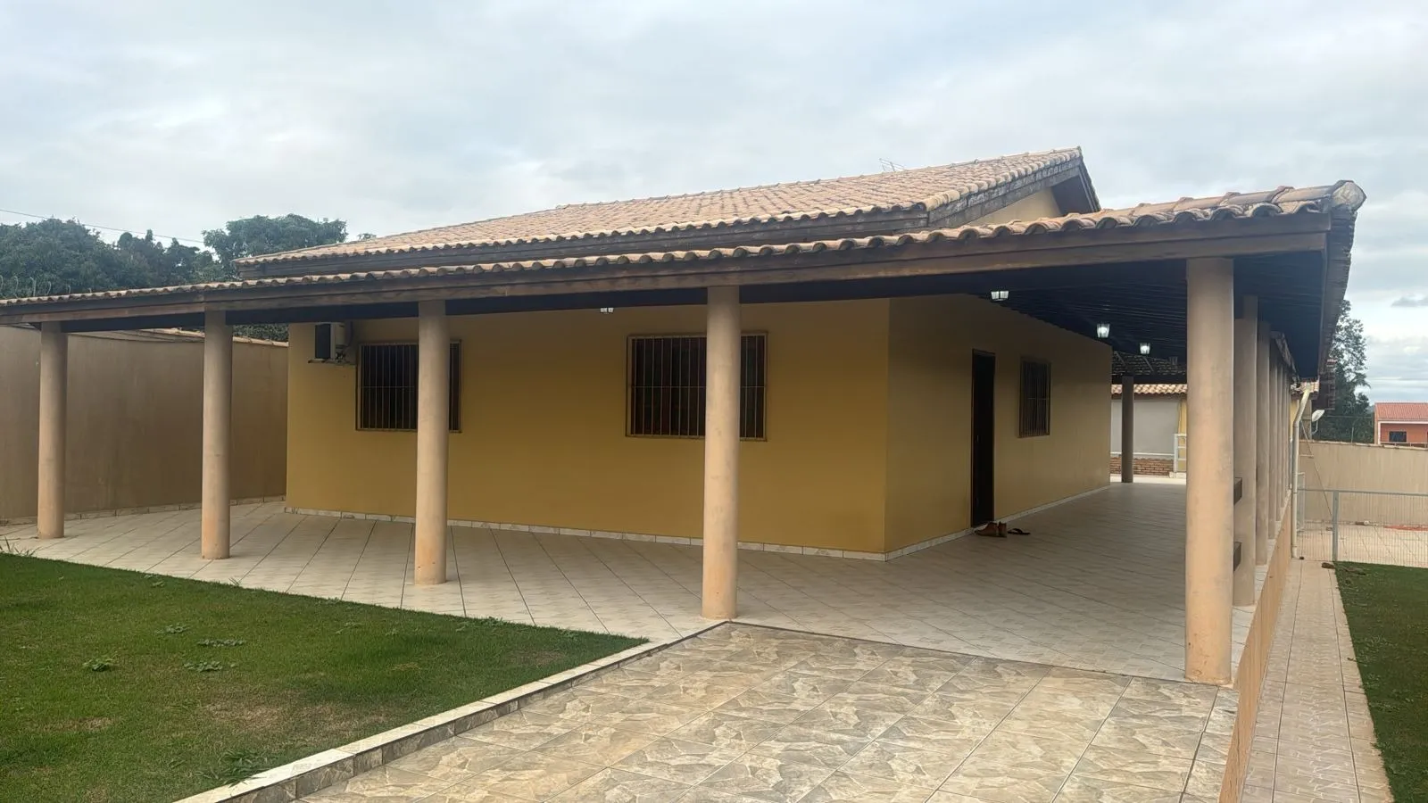 Imagem Chácara Moderna com Piscina e Espaço Gourmet à Venda em Araçoiaba da Serra