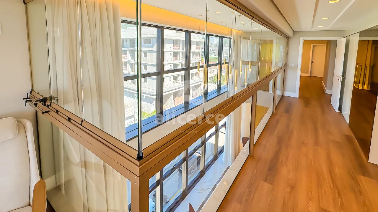 Imagem Apartamento Duplex à venda com 4 quartos 4 suítes, 244,33m² em Jurerê Florianópolis
