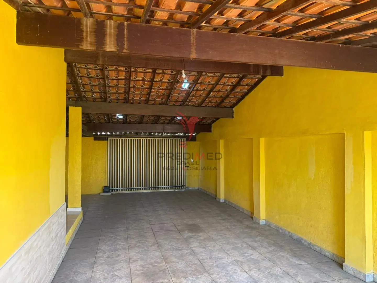 Imagem CASA À VENDA COM PISCINA - R$ 400.000