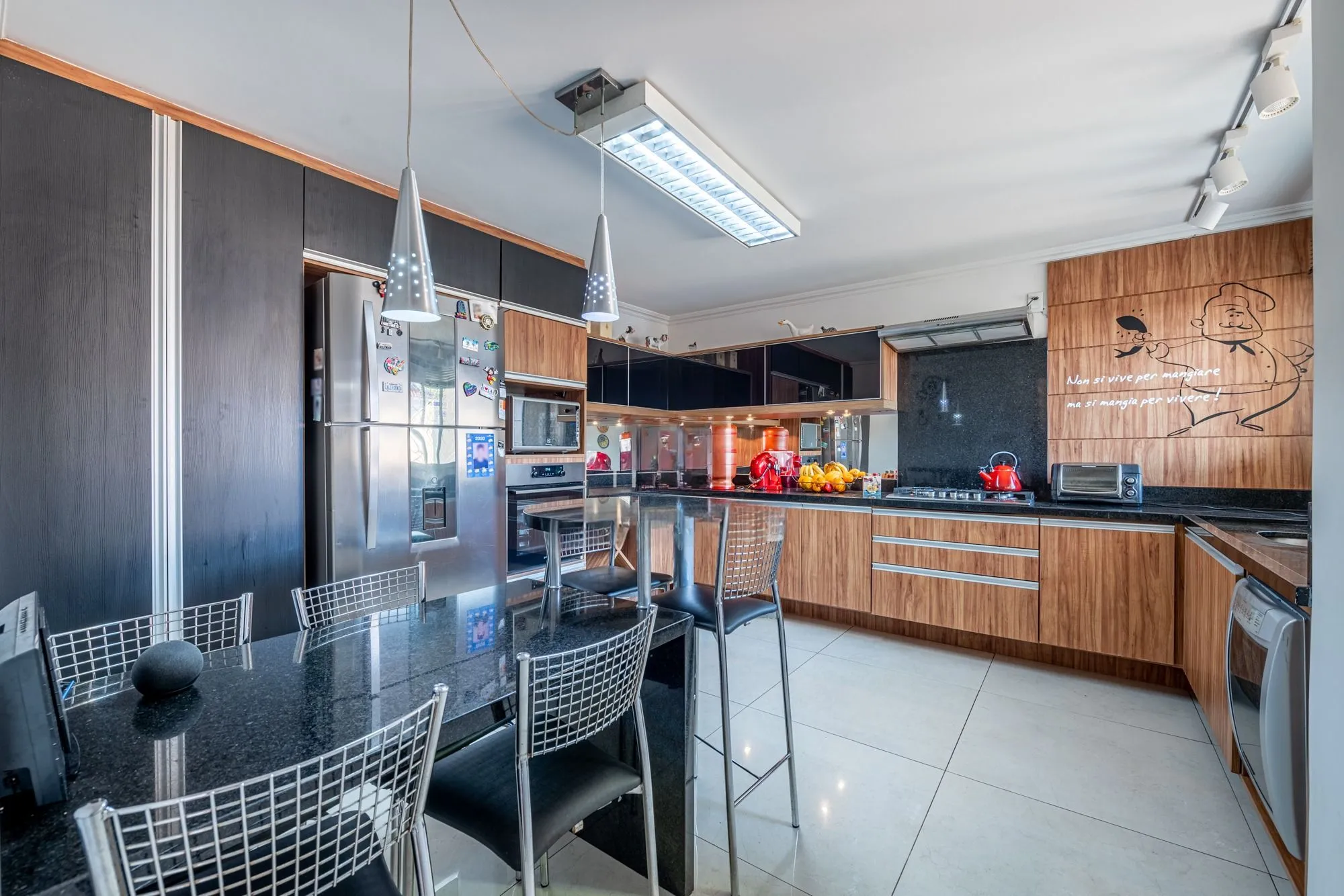 Imagem Casa com 357m² e 4 dormitórios, 3 suítes, 3 vagas
