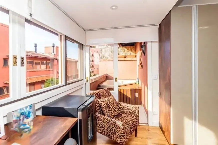 Imagem Casa com 214m², localizado no bairro Vila Jardim em Porto Alegre/RS.