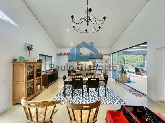 Imagem Casa Nova e Térrea no Centro da Granja Viana