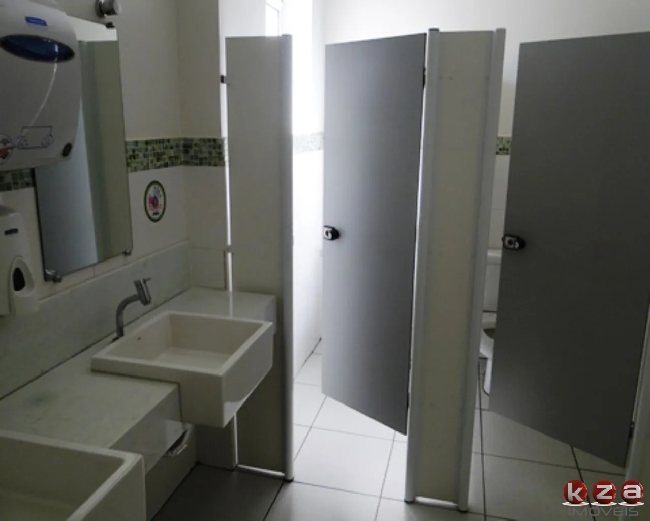 Imagem Galpão Industrial com 6 Salas e 25 Vagas em Valinhos-SP - Oferta Imbatível no Bairro Chácaras São Bento!