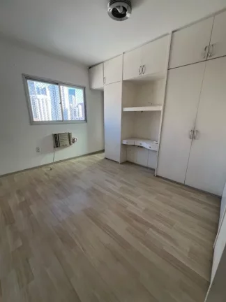 Imagem Apartamento para Venda em Recife, Boa Viagem, 3 dormitórios, 1 suíte, 2 banheiros, 2 vagas