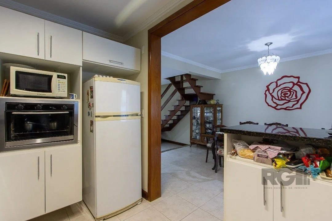 Imagem Casa para Venda - 300m², 5 dormitórios, sendo 1 suites, 4 vagas - Portal do Guarujá