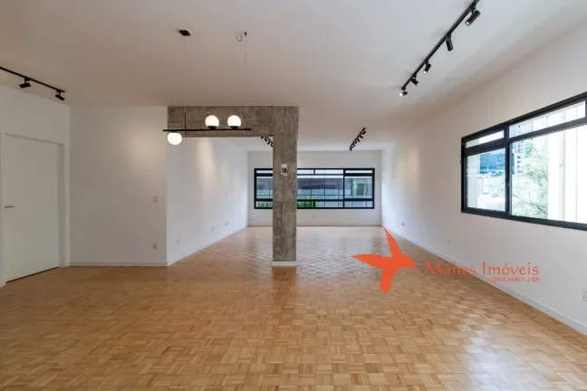 Imagem Espaçoso Apartamento de Reformado com 3 quartos (sendo 2 Suítes) em Cerqueira César, São Paulo - 220,95m² e 2 Vagas de Garagem!