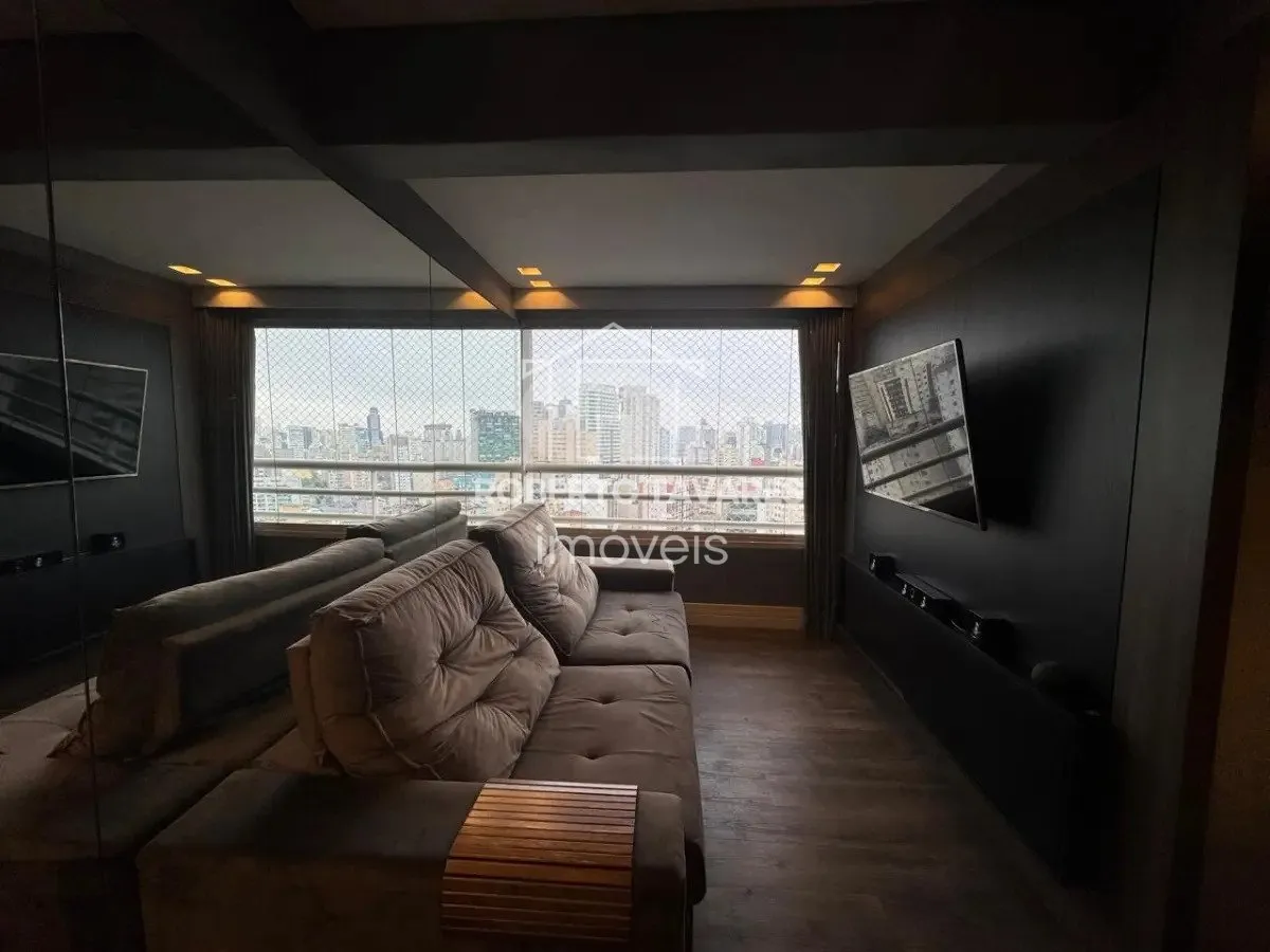 Imagem Apartamento mobiliado com 50 m², muito bem distribuídos, com 2 dormitórios, sendo 1 suíte, 1 vaga de garagem além de estar repleto de armários planejados.